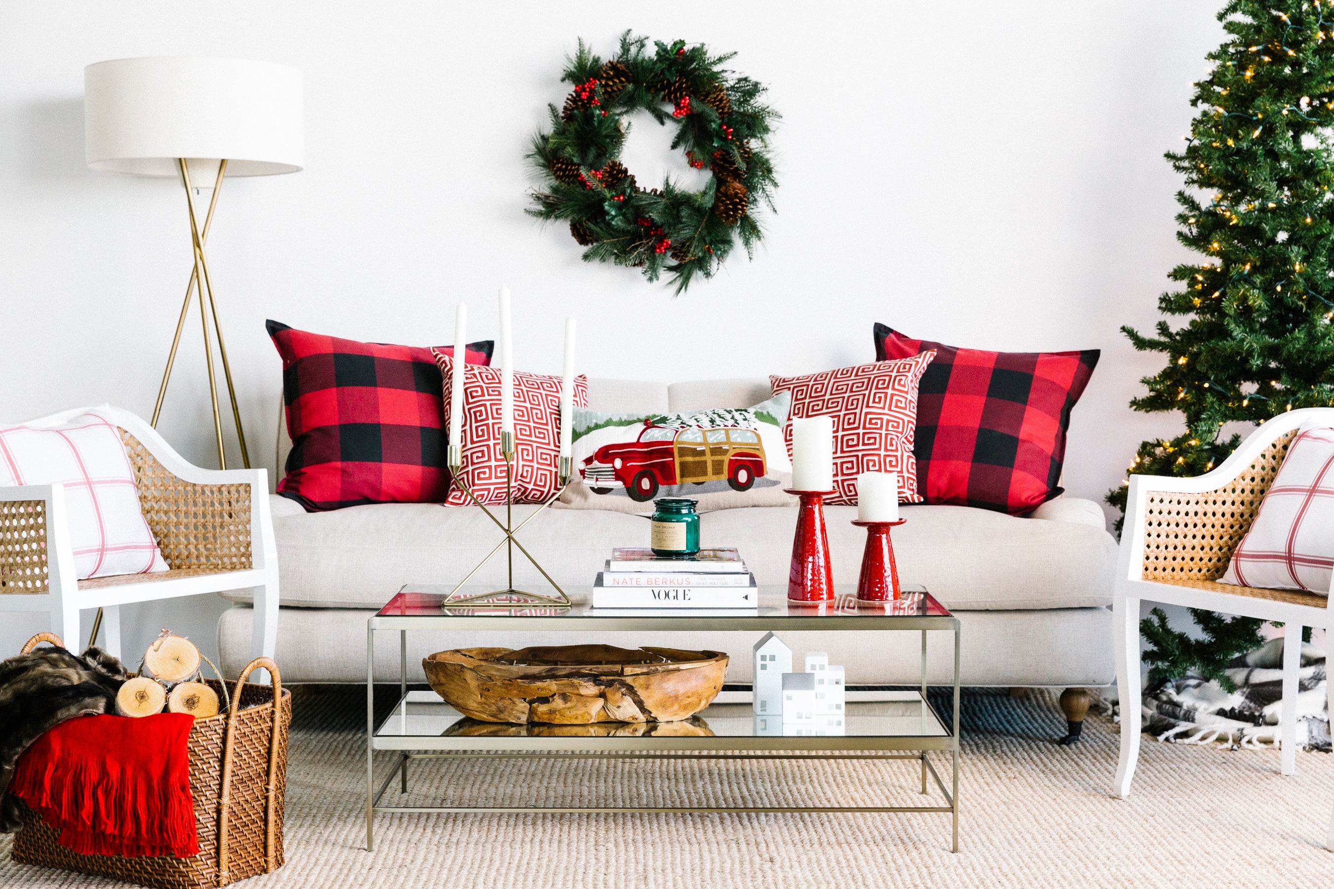 6 Super Easy and Affordable Ways To Deck The Halls With Holiday Décor Your Guests Will Love
